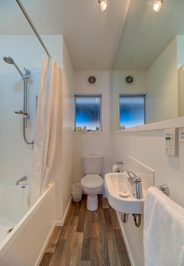 Lakefront Apartments,18 Lake Esplanade Road Квинстаун Экстерьер фото