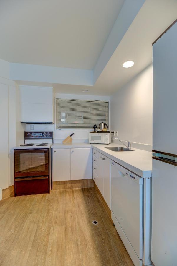 Lakefront Apartments,18 Lake Esplanade Road Квинстаун Экстерьер фото
