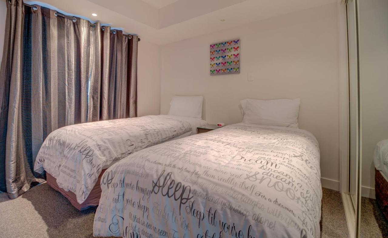 Lakefront Apartments,18 Lake Esplanade Road Квинстаун Экстерьер фото