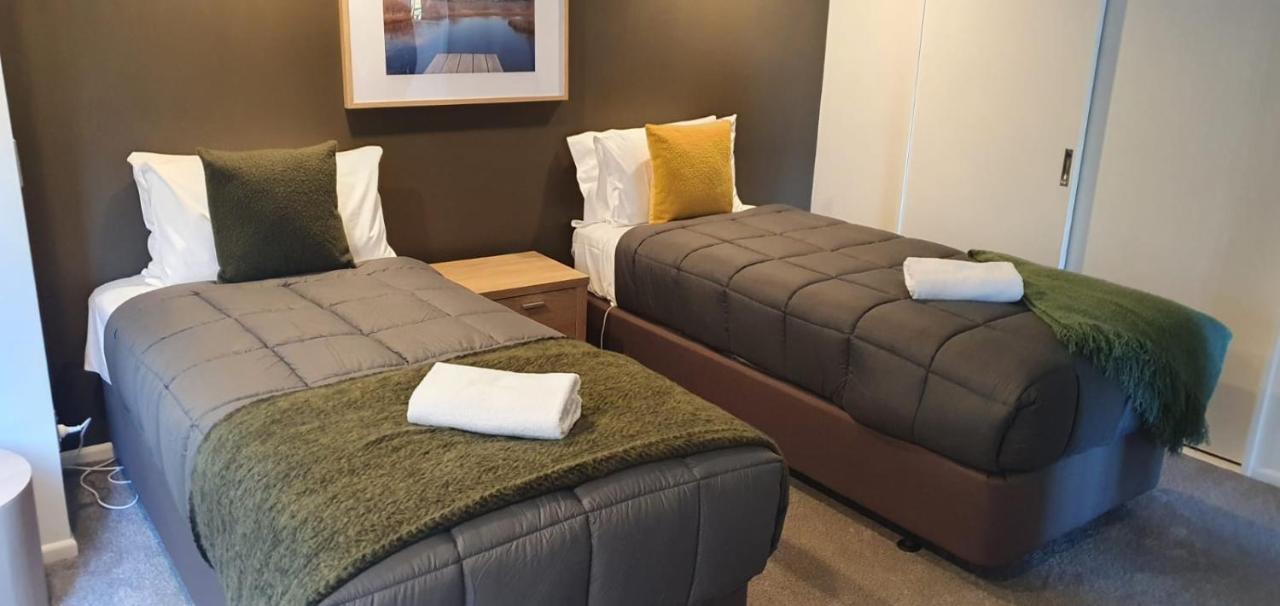 Lakefront Apartments,18 Lake Esplanade Road Квинстаун Экстерьер фото