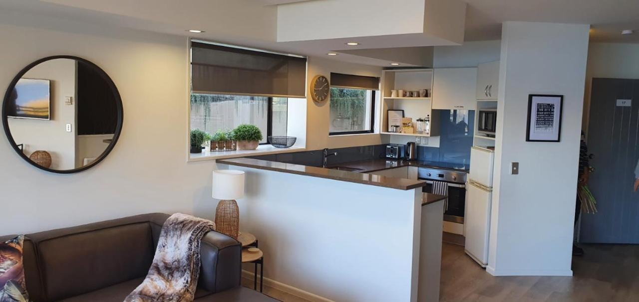 Lakefront Apartments,18 Lake Esplanade Road Квинстаун Экстерьер фото