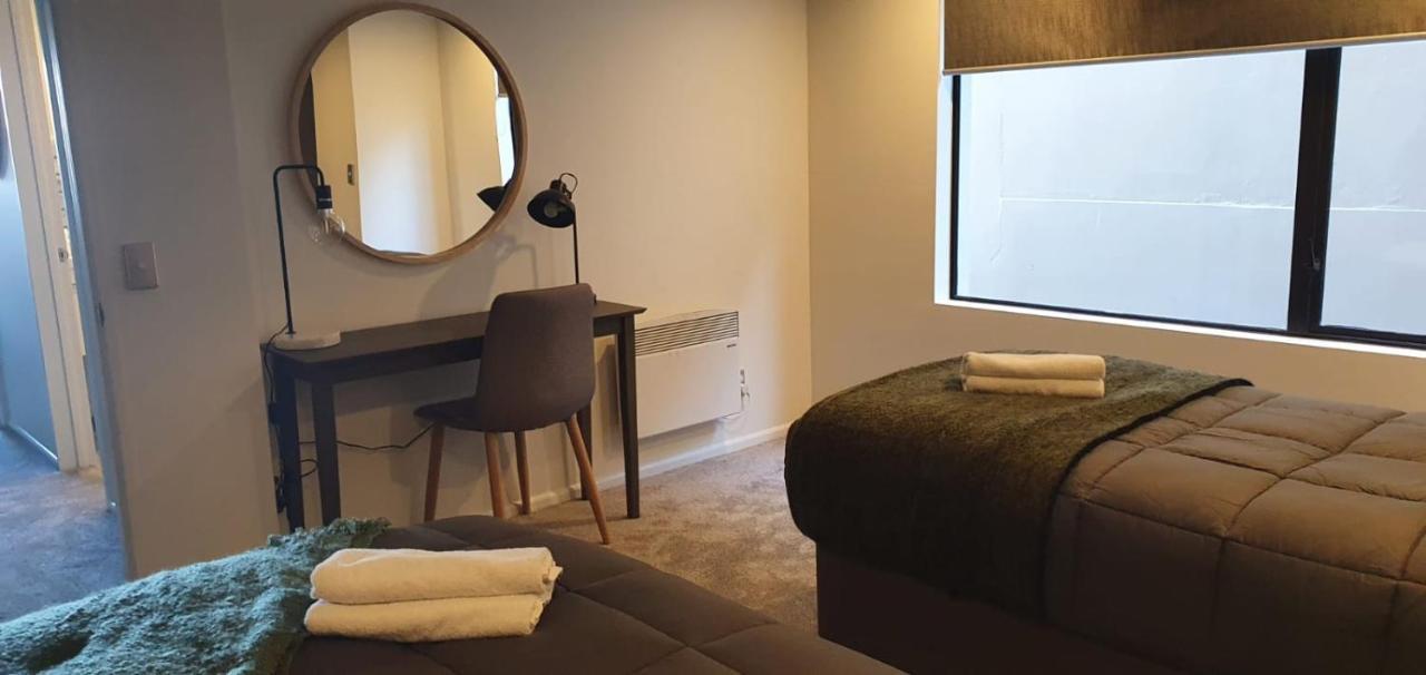Lakefront Apartments,18 Lake Esplanade Road Квинстаун Экстерьер фото
