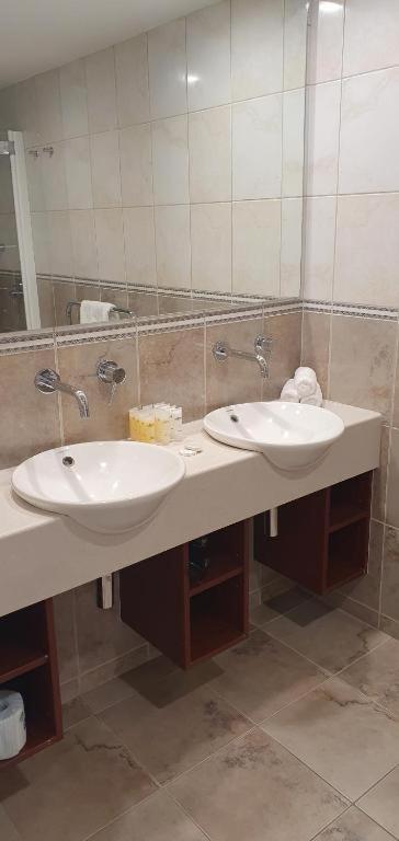 Lakefront Apartments,18 Lake Esplanade Road Квинстаун Экстерьер фото