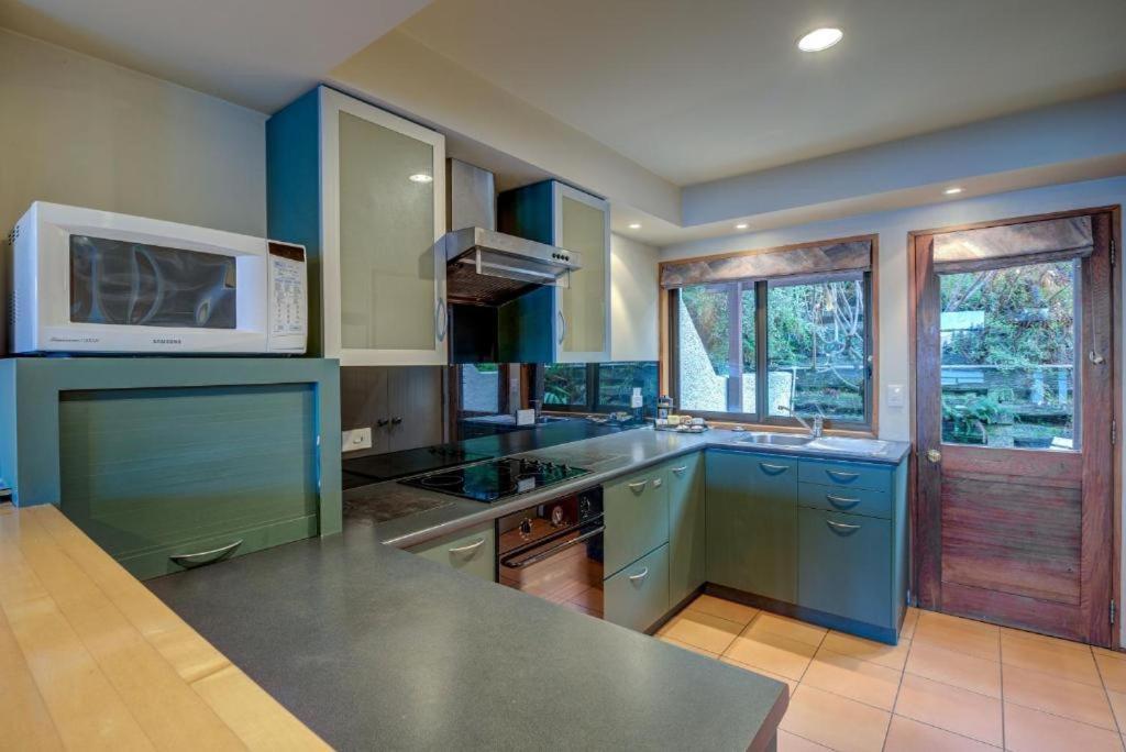 Lakefront Apartments,18 Lake Esplanade Road Квинстаун Экстерьер фото