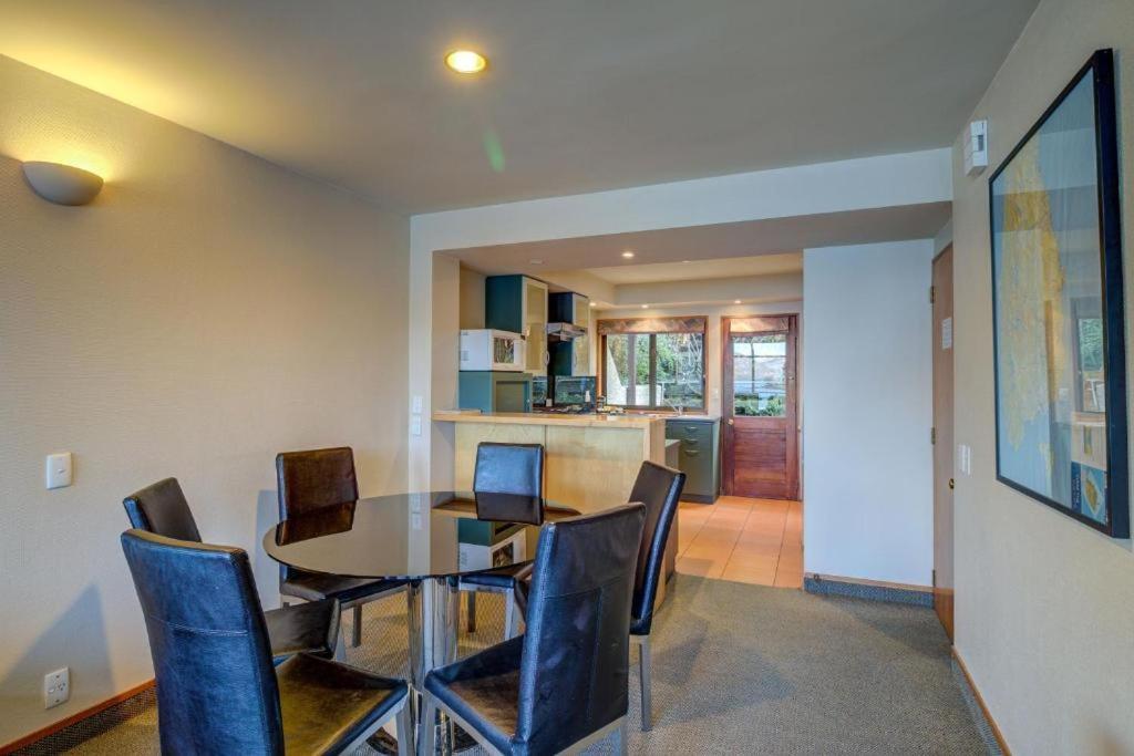 Lakefront Apartments,18 Lake Esplanade Road Квинстаун Экстерьер фото