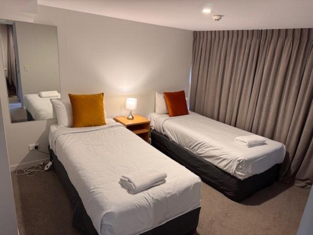 Lakefront Apartments,18 Lake Esplanade Road Квинстаун Экстерьер фото
