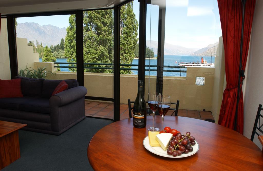 Lakefront Apartments,18 Lake Esplanade Road Квинстаун Экстерьер фото