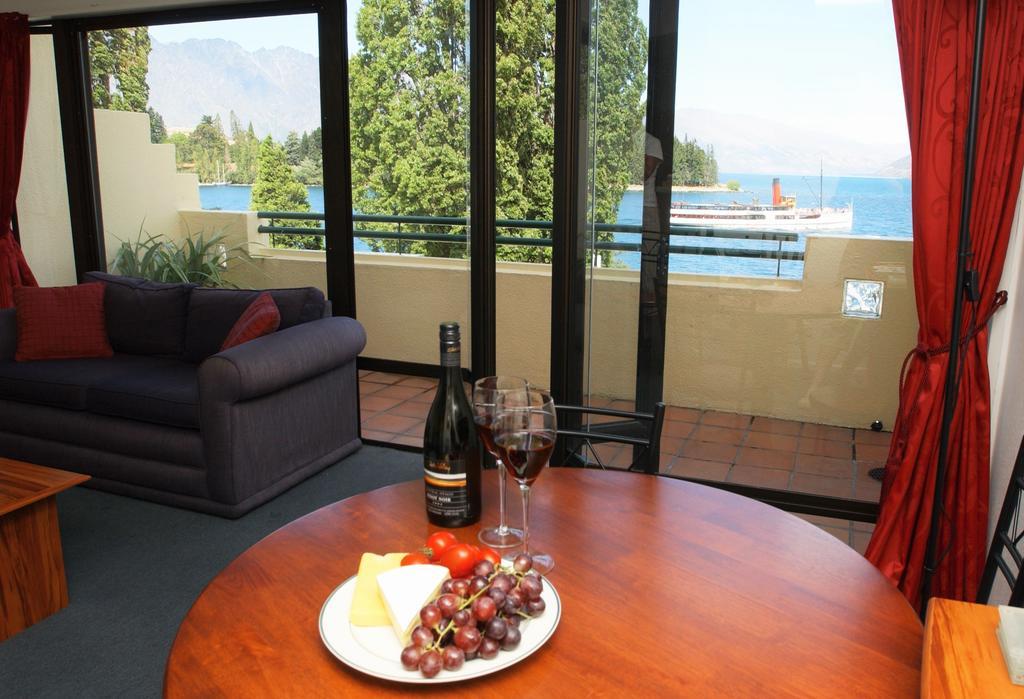 Lakefront Apartments,18 Lake Esplanade Road Квинстаун Экстерьер фото