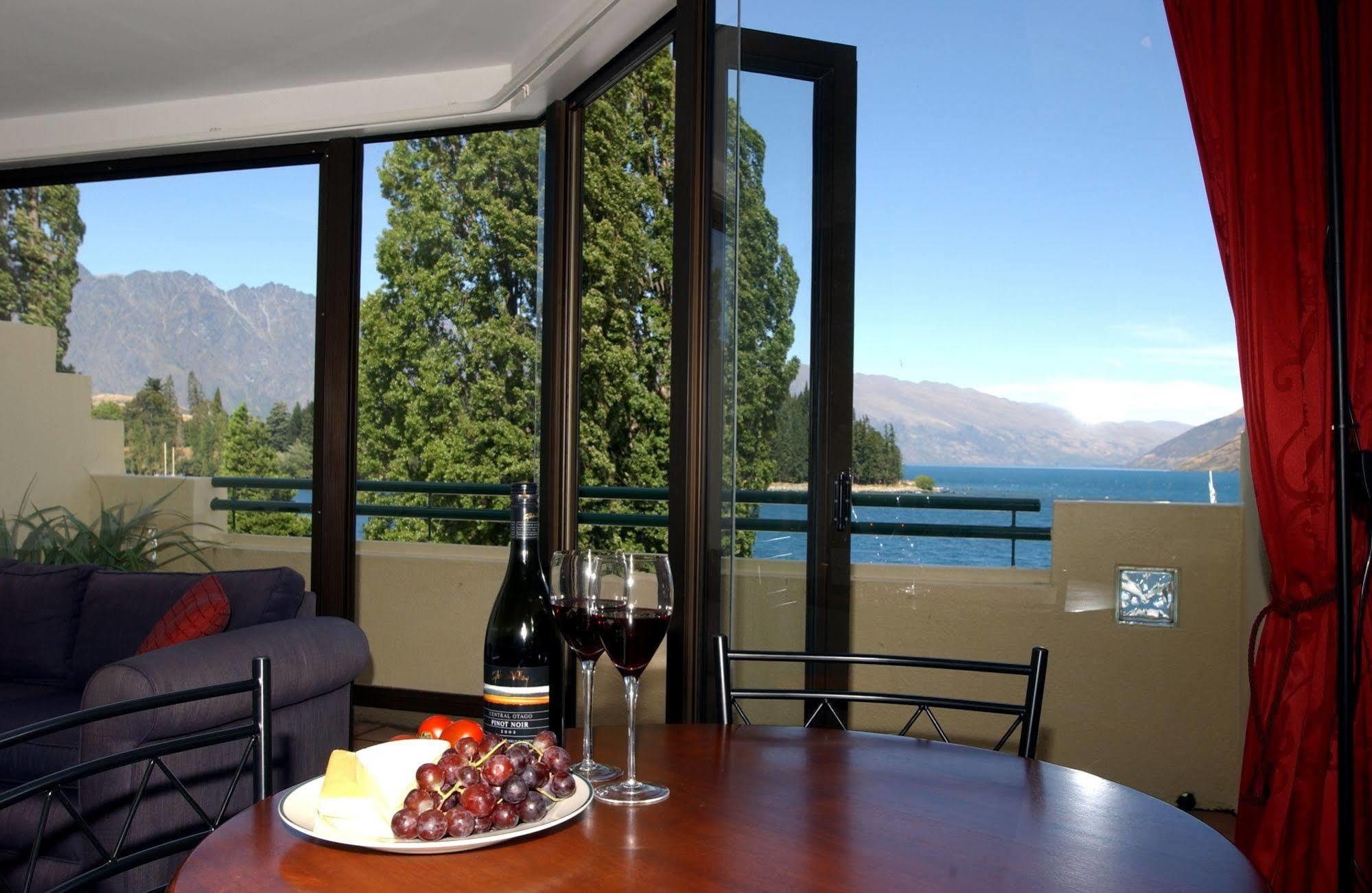 Lakefront Apartments,18 Lake Esplanade Road Квинстаун Экстерьер фото